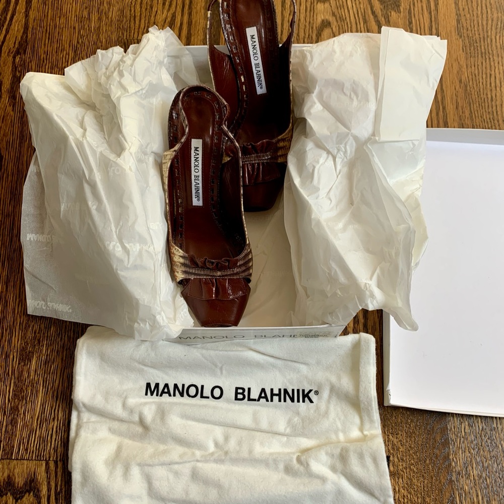 Manolo Blahnik - size 7.5 - Picture 2 of 6